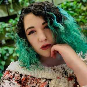 Meet your Posher, Tia